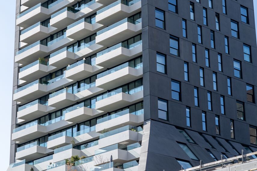 ConceptSystem 77 Ramen, ConceptWall 50 Vliesgevels en ConceptPatio 130 Schuifsystemen - Appartementencomplex The Muse: geeft Rotterdamse skyline smoel gelegen in Rotterdam, Nederland