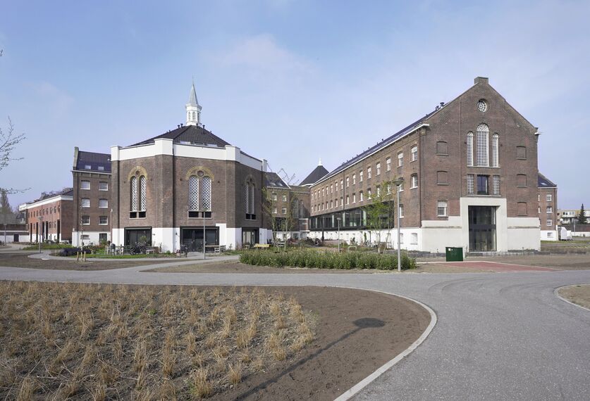 ConceptPatio 130 Schuifsystemen, ConceptSystem 77 Ramen en SlimLine 38 Deuren - Appartementencomplex Tuin van Noord: van gevangenis naar luxe woningen gelegen in Rotterdam, Nederland