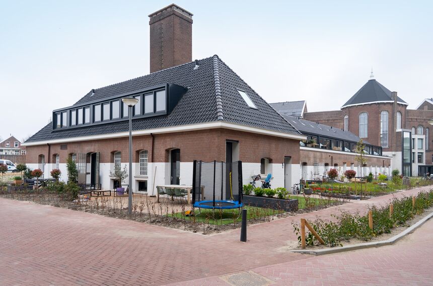 ConceptPatio 130 Schuifsystemen, ConceptSystem 77 Ramen en SlimLine 38 Deuren - Appartementencomplex Tuin van Noord: van gevangenis naar luxe woningen gelegen in Rotterdam, Nederland