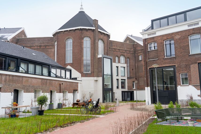 ConceptPatio 130 Schuifsystemen, ConceptSystem 77 Ramen en SlimLine 38 Deuren - Appartementencomplex Tuin van Noord: van gevangenis naar luxe woningen gelegen in Rotterdam, Nederland