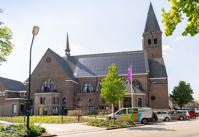 ConceptSystem 77 Ramen, ConceptSystem 77 Deuren en SlimLine 38 Cubic Ramen - Boschwegsekerk: toogramen knipogen naar verleden gelegen in Schijndel, Nederland