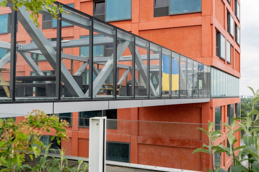 ConceptSystem 77 Ramen en ConceptSystem 77 Deuren - Haasje Over: vormt brug tussen oud en nieuw gelegen in Eindhoven, Nederland