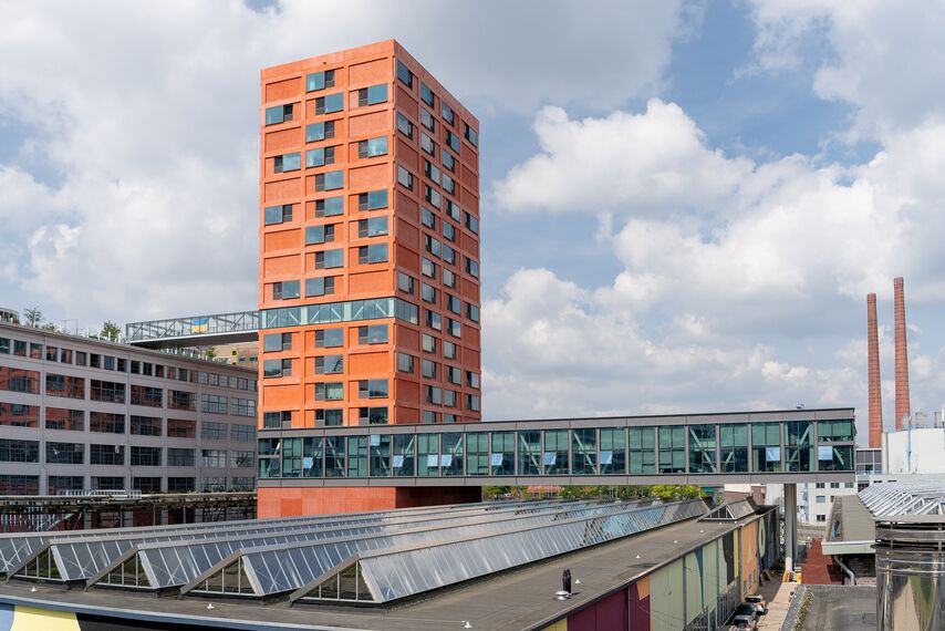 ConceptSystem 77 Ramen en ConceptSystem 77 Deuren - Haasje Over: vormt brug tussen oud en nieuw gelegen in Eindhoven, Nederland