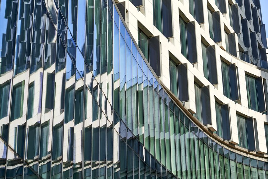 ConceptWall 50 Vliesgevels, ConceptWall 86 Vliesgevels, CW 86 Standard Vliesgevels en CW 86-EF Vliesgevels - Quatuor: een kwartet van gebouwen met duurzame oplossingen gelegen in Brussels, België