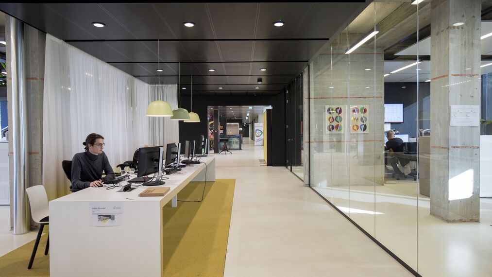 CW 50 Standard Vliesgevels, ConceptWall 50 Vliesgevels en ConceptWall 50 Slimline Vliesgevels - Appartementencomplex Flatgebouw de Boel Amsterdam: Tweede Jeugd voor gallerijflat gelegen in Amsterdam, Nederland