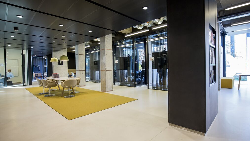 CW 50 Standard Vliesgevels, ConceptWall 50 Vliesgevels en ConceptWall 50 Slimline Vliesgevels - Appartementencomplex Flatgebouw de Boel Amsterdam: Tweede Jeugd voor gallerijflat gelegen in Amsterdam, Nederland