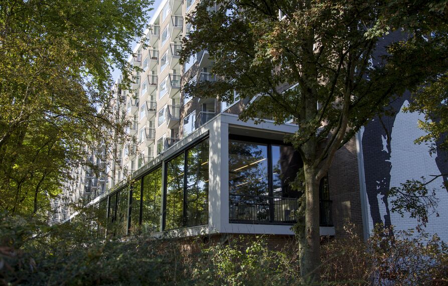 CW 50 Standard Vliesgevels, ConceptWall 50 Vliesgevels en ConceptWall 50 Slimline Vliesgevels - Appartementencomplex Flatgebouw de Boel Amsterdam: Tweede Jeugd voor gallerijflat gelegen in Amsterdam, Nederland