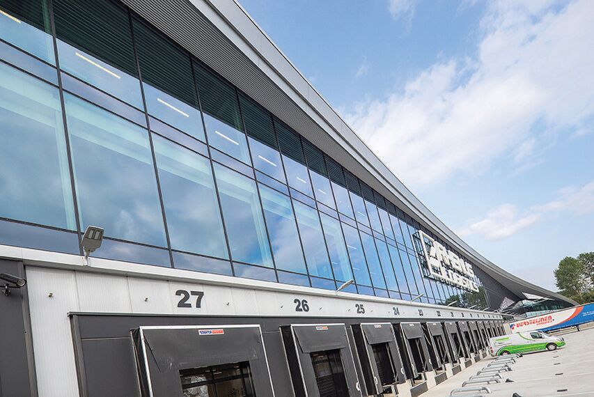 ConceptFolding 77 Schuifsystemen en ConceptWall 50 Vliesgevels - Warehouse DC New Logic III: het op één na duurzaamste distributiecenturm ter wereld gelegen in Tilburg, Nederland