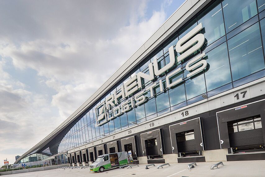 ConceptFolding 77 Schuifsystemen en ConceptWall 50 Vliesgevels - Warehouse DC New Logic III: het op één na duurzaamste distributiecenturm ter wereld gelegen in Tilburg, Nederland