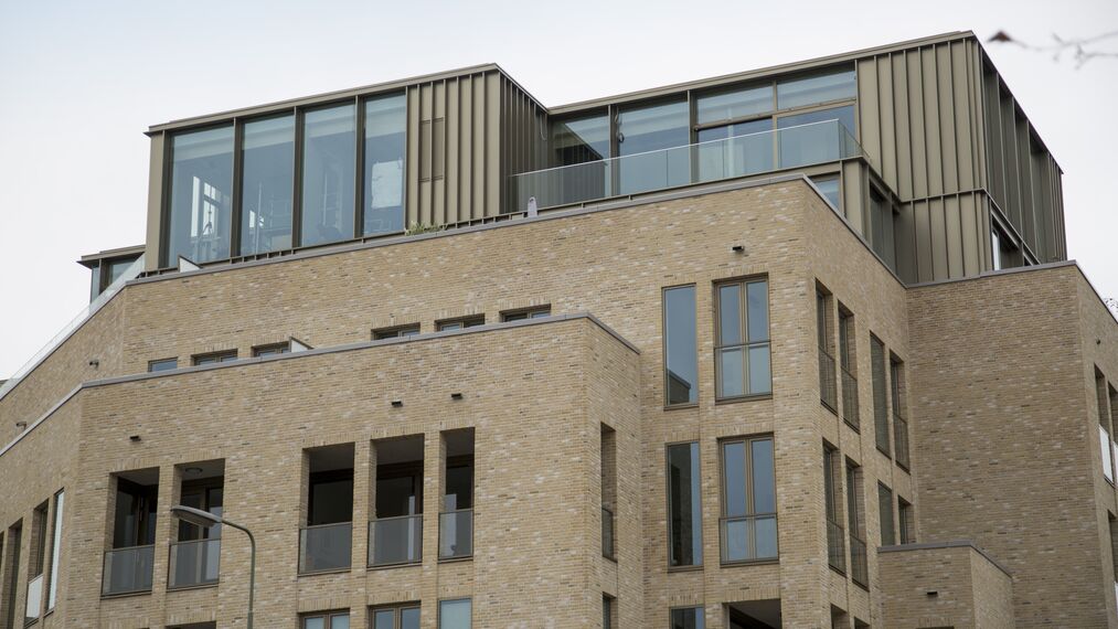 SlimLine 38 Ramen, CS 59 Automatic Door Deuren, ConceptSystem 77 Standard Deuren en ConceptSystem 77 Vlak Deuren - Brabants Dagblad: metamorfose aan het Emmaplein in Den Bosch gelegen in 's Hertogenbosch, Nederland