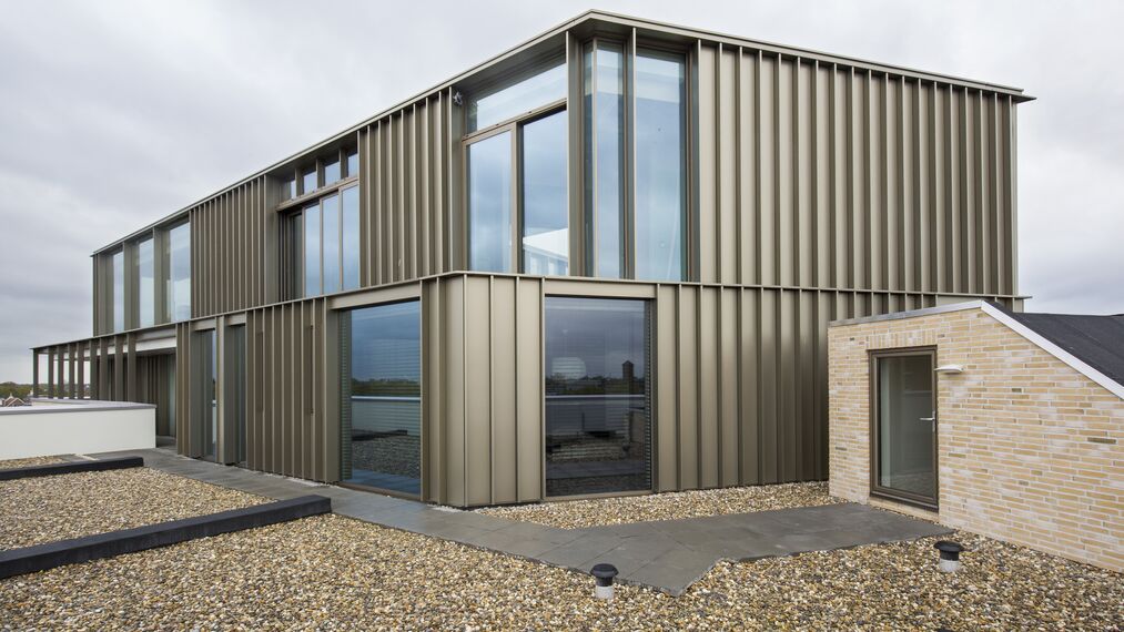 SlimLine 38 Ramen, CS 59 Automatic Door Deuren, ConceptSystem 77 Standard Deuren en ConceptSystem 77 Vlak Deuren - Brabants Dagblad: metamorfose aan het Emmaplein in Den Bosch gelegen in 's Hertogenbosch, Nederland