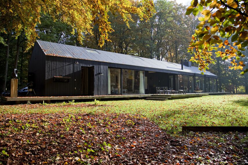 ConceptPatio 130 Schuifsystemen, ConceptSystem 77 Ramen en ConceptWall 50 Vliesgevels - House Het Brouwhuis: eigentijdse woning die opgaat in bosrijke omgeving gelegen in Oisterwijk, Nederland