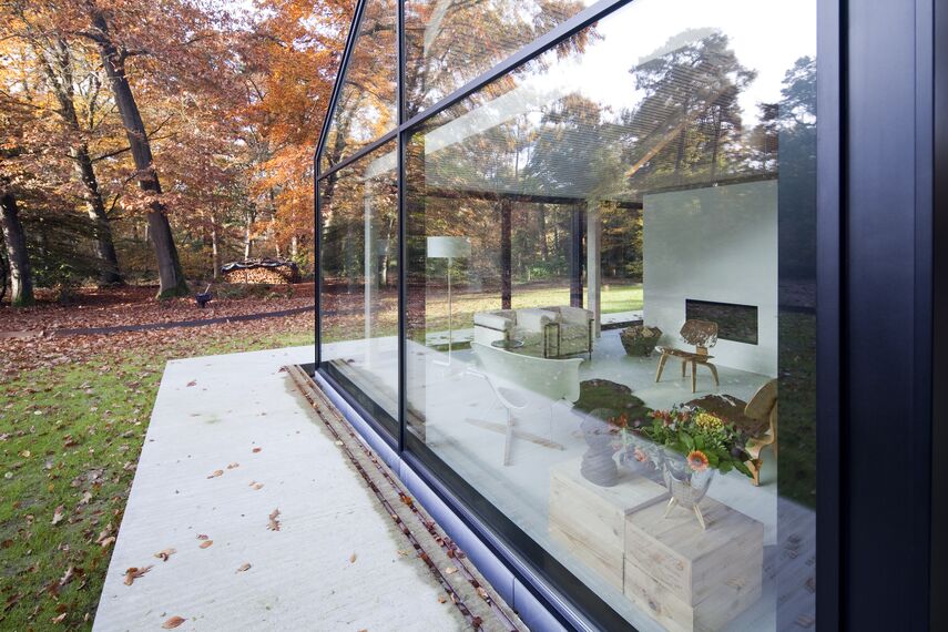 ConceptPatio 130 Schuifsystemen, ConceptSystem 77 Ramen en ConceptWall 50 Vliesgevels - House Het Brouwhuis: eigentijdse woning die opgaat in bosrijke omgeving gelegen in Oisterwijk, Nederland