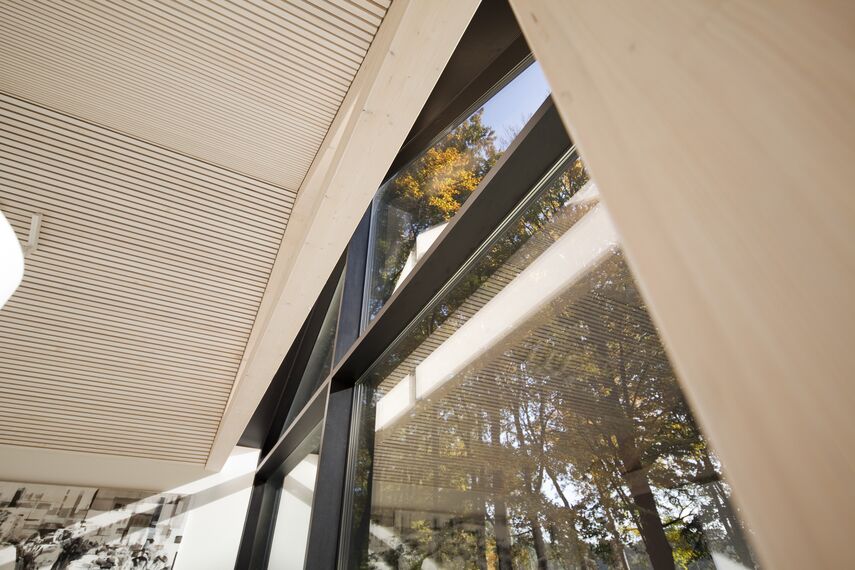 ConceptPatio 130 Schuifsystemen, ConceptSystem 77 Ramen en ConceptWall 50 Vliesgevels - House Het Brouwhuis: eigentijdse woning die opgaat in bosrijke omgeving gelegen in Oisterwijk, Nederland