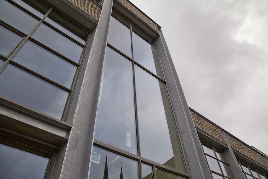 ConceptSystem 68 Ramen en CS 38-SL Geannuleerde systemen - Business center De Plint: ‘Achterkant’ wordt open gebouw gelegen in Tilburg, Nederland