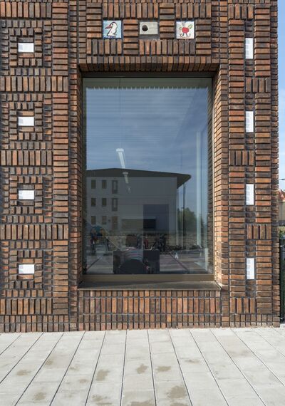 ConceptWall 50 Vliesgevels, ConceptSystem 77 Ramen en ConceptSystem 77 Verborgen vleugel Ramen - Brede school Houthaven: Energieneutraal onderwijsgebouw gelegen in Amsterdam, Nederland