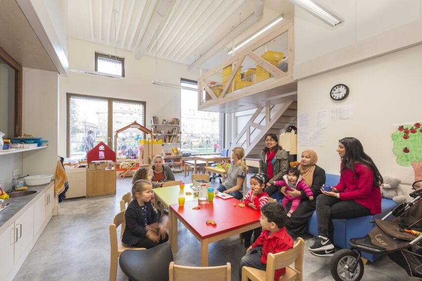 ConceptWall 50 Vliesgevels, ConceptSystem 77 Ramen en ConceptSystem 77 Verborgen vleugel Ramen - Brede school Houthaven: Energieneutraal onderwijsgebouw gelegen in Amsterdam, Nederland