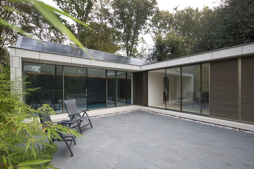 BriseSoleil 40 Zonwering, HiFinity Schuifsystemen en CS 86-HI (c) Geannuleerde systemen - Swimming pool Poolhouse Bergen: Efficiënt en comfortabel gelegen in Bergen, Nederland