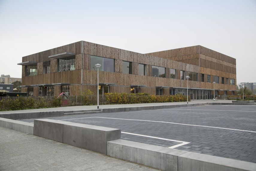 CS 38-SL Geannuleerde systemen en SlimLine 38 Ramen - Boarding school Kindercampus Zuidas: Robuust en fris gelegen in Amsterdam, Nederland