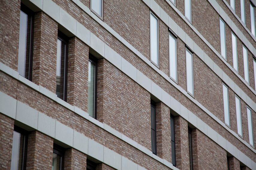 ConceptSystem 77 Deuren, ConceptSystem 77 Ramen en ConceptPatio 130 Schuifsystemen - Appartementencomplex De Amazones: spiegels aan de hemel gelegen in 's Hertogenbosch, Nederland