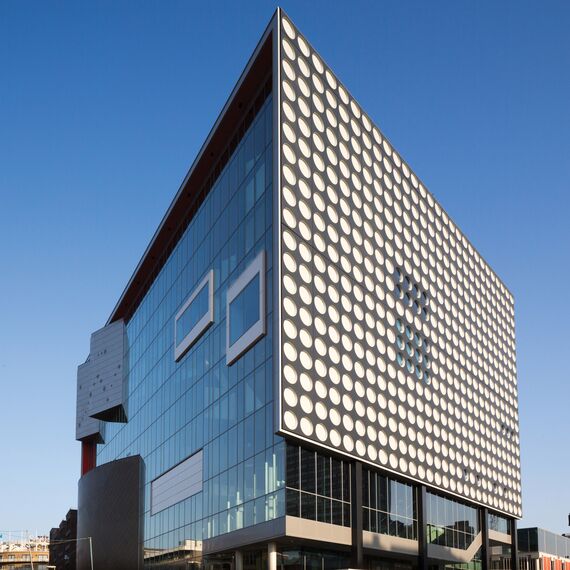 ConceptSystem 77 Ramen, ConceptWall 60 Vliesgevels, ConceptSystem 77 Deuren en CW 60-DRL Vliesgevels - Recreation/Entertainment centre Tivolivredenburg: Muziekcentrum in de etalage gelegen in Utrecht, Nederland