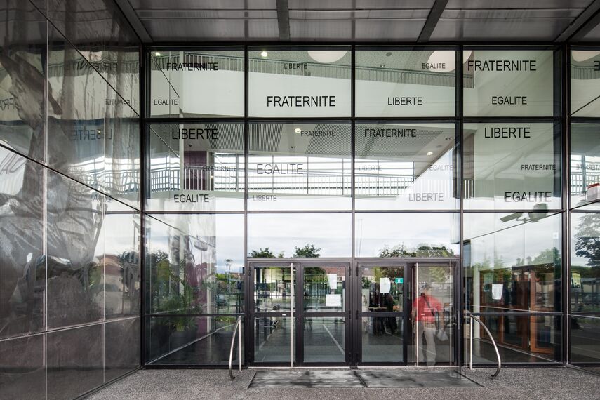 ConceptWall 50 Vliesgevels, XS 50 Ramen en BriseSoleil 100 Zonwering - School Lycée Jacques Prevert 77 gelegen inFrankrijk