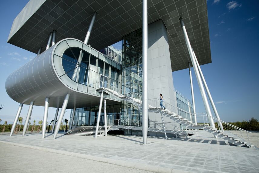 ConceptSystem 77 Deuren, ConceptSystem 77 Ramen en ConceptWall 50 Structureel geklemd Vliesgevels - Lazika Municipalty gelegen in Lazika, Georgië