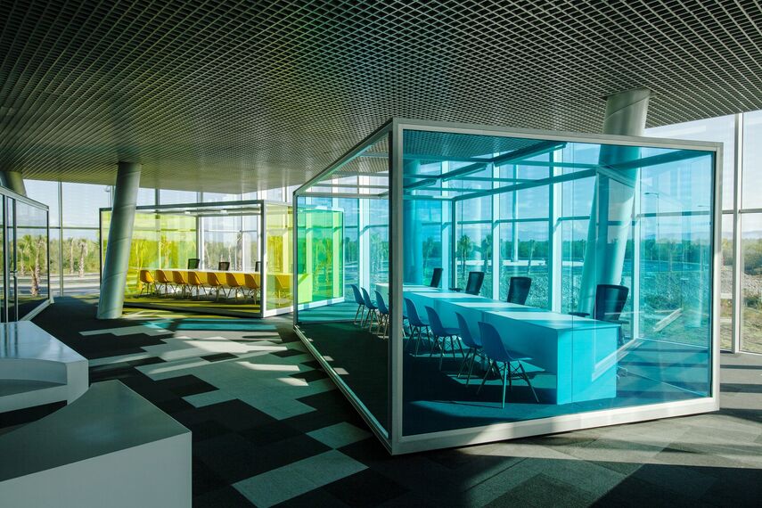 ConceptSystem 77 Deuren, ConceptSystem 77 Ramen en ConceptWall 50 Structureel geklemd Vliesgevels - Lazika Municipalty gelegen in Lazika, Georgië