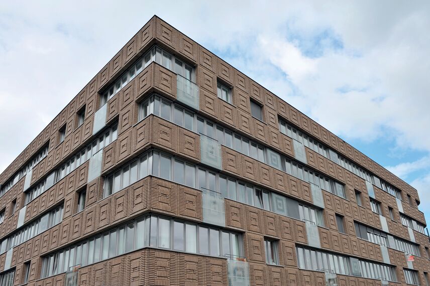 CS 38-SL Geannuleerde systemen, CS 38-SL Geannuleerde systemen en SlimLine 38 Ramen - Bloemhof: rank beeld met speciaal ontworpen bakstenen gevel gelegen in Groningen, Nederland