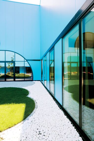 ConceptSystem 68 Ramen, ConceptWall 50 Vliesgevels en ConceptSystem 68 Deuren - City hall Municipality Oostkamp gelegen in Oostkamp, België