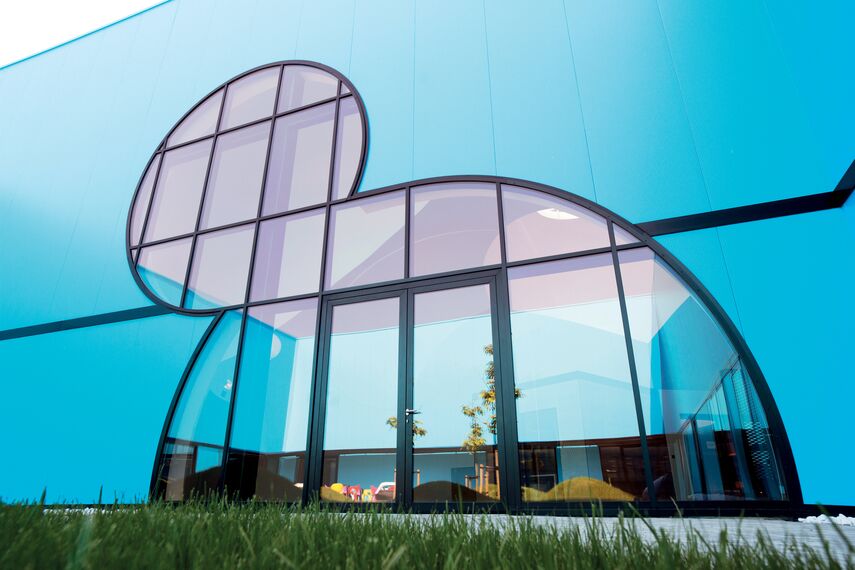 ConceptSystem 68 Ramen, ConceptWall 50 Vliesgevels en ConceptSystem 68 Deuren - City hall Municipality Oostkamp gelegen in Oostkamp, België