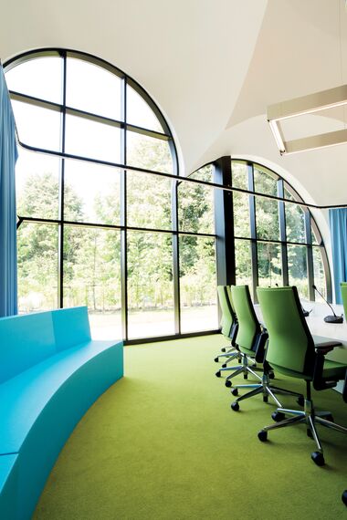 ConceptSystem 68 Ramen, ConceptWall 50 Vliesgevels en ConceptSystem 68 Deuren - City hall Municipality Oostkamp gelegen in Oostkamp, België