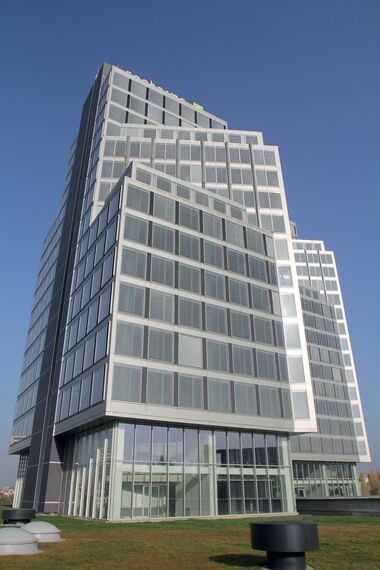 CW 86 Standard Vliesgevels, CS 86-HI (c) Geannuleerde systemen en CW 86-EF Vliesgevels - Sopharma Litex Business Towers gelegen in Sofia, Bulgarije