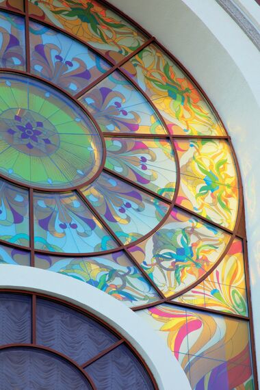 ConceptSystem 77 Ramen, ConceptWall 50 Vliesgevels en ConceptSystem 77 Deuren - Community centre Community Palace Tumen gelegen in Tumen, Rusland