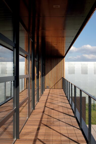 ThermoSystem 57 Deuren, CP 50 Schuifsystemen en ThermoSystem 57 Ramen - Office building BBC office building gelegen in Vaulx en Velin, Frankrijk