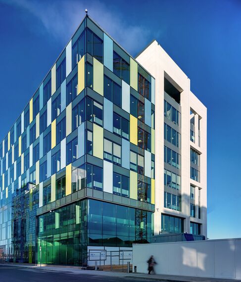 ConceptWall 60 Vliesgevels - Sir John Rogerson's Quay gelegen in Dublin, Ierland