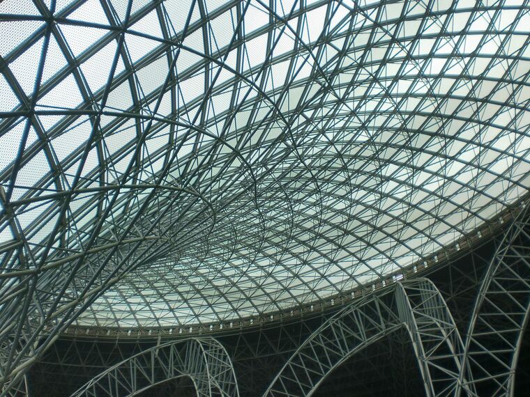 ConceptWall 86 Vliesgevels - Ferrari World Abu Dhabi gelegen in Abu Dhabi, Verenigde Arabische Emiraten