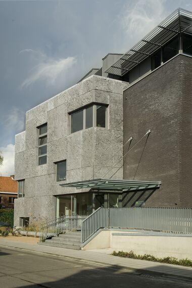 ConceptWall 50 Vliesgevels, BriseSoleil 100 Zonwering en BriseSoleil 30  Zonwering - Service flat/Rest house Ter Vlierbeke gelegen in Kessel-Lo, België