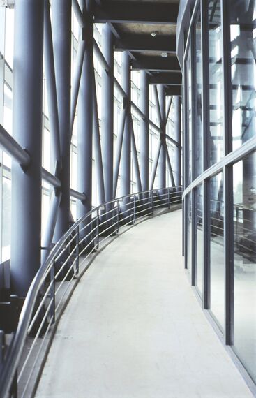 BriseSoleil 100 Zonwering en ConceptWall 50 Vliesgevels - Cinema Mellat Park cineplex gelegen in Tehran, Iran