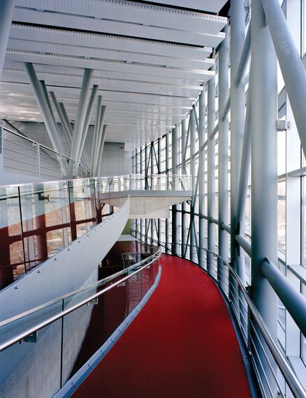 BriseSoleil 100 Zonwering en ConceptWall 50 Vliesgevels - Cinema Mellat Park cineplex gelegen in Tehran, Iran