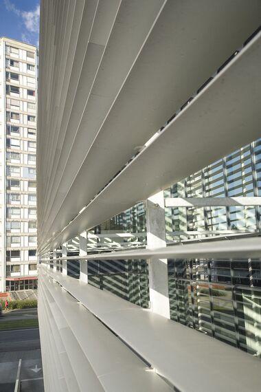 BriseSoleil 100 Zonwering en ConceptWall 50 Vliesgevels - 't Rabot gelegen in Gent, België