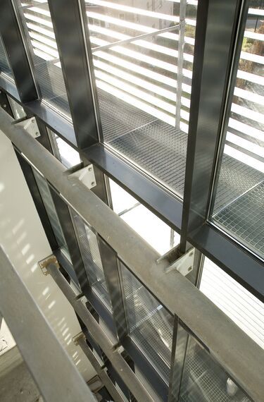 BriseSoleil 100 Zonwering en ConceptWall 50 Vliesgevels - 't Rabot gelegen in Gent, België