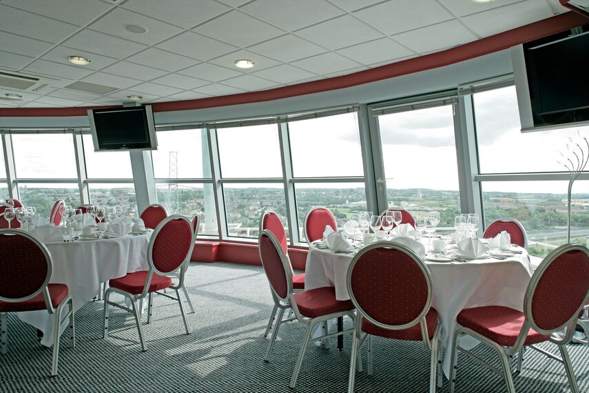 ConceptWall 60 Vliesgevels - Hotel/Holiday complex Orbital Plaza/Ramada Hotel gelegen in Cannock, Verenigd Koninkrijk