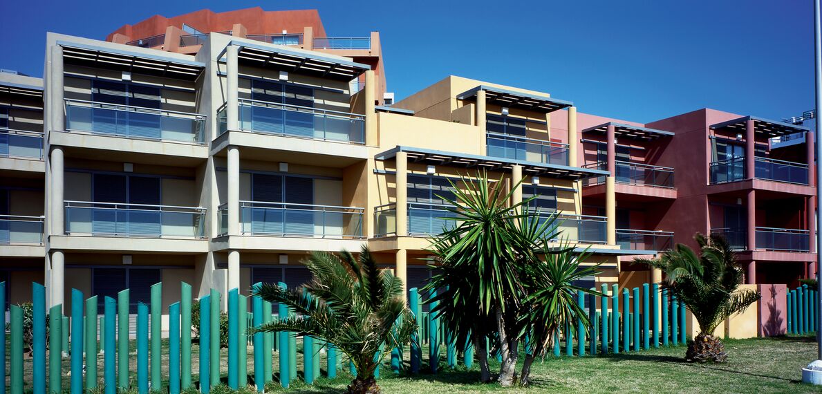 ConceptWall 50 Vliesgevels, ThermoRoof 200 Tuinkamers en RB 10 Overige producten - Swimming pool Hotel Portobello gelegen in Roquetas de Mar (Almeria), Spanje