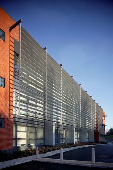 BriseSoleil 100 Zonwering - Derby City Hospital gelegen in Derby, Verenigd Koninkrijk
