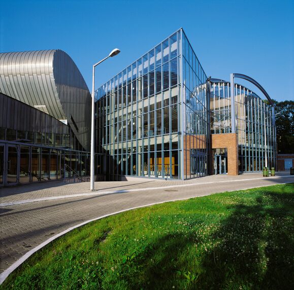 ConceptWall 60 Vliesgevels en ConceptWall 50 Vliesgevels - College/University Economic Academy gelegen in Kraków, Polen