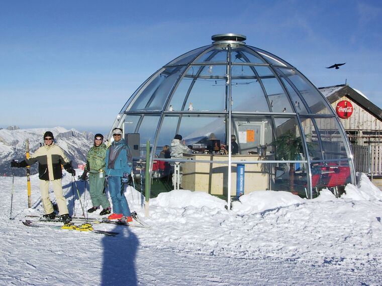 ConceptWall 50 Vliesgevels - Rondodrom gelegen in Gommiswald, Zwitserland