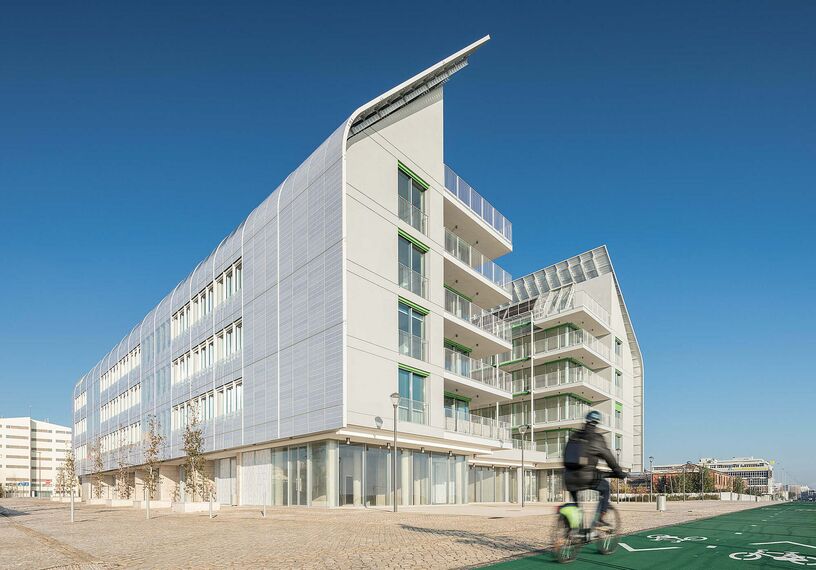 HiFinity Schuifsystemen, ConceptSystem 59Pa Deuren, ConceptWall 50 Vliesgevels en SlimLine 38 Ferro Ramen - Appartementencomplex Prata Riverside village gelegen in Lisbon, Portugal