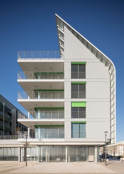 HiFinity Schuifsystemen, ConceptSystem 59Pa Deuren, ConceptWall 50 Vliesgevels en SlimLine 38 Ferro Ramen - Appartementencomplex Prata Riverside village gelegen in Lisbon, Portugal