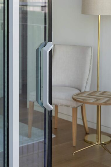 HiFinity Schuifsystemen, ConceptSystem 59Pa Deuren, ConceptWall 50 Vliesgevels en SlimLine 38 Ferro Ramen - Appartementencomplex Prata Riverside village gelegen in Lisbon, Portugal